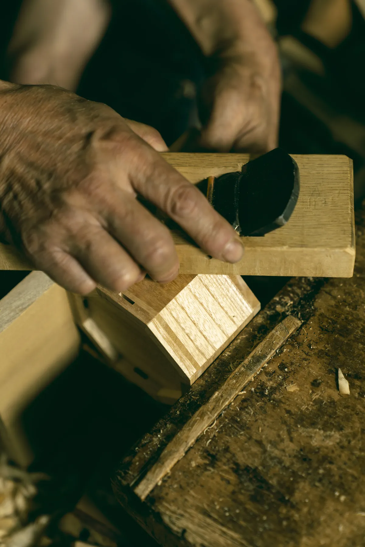 Shaping the box by hand
