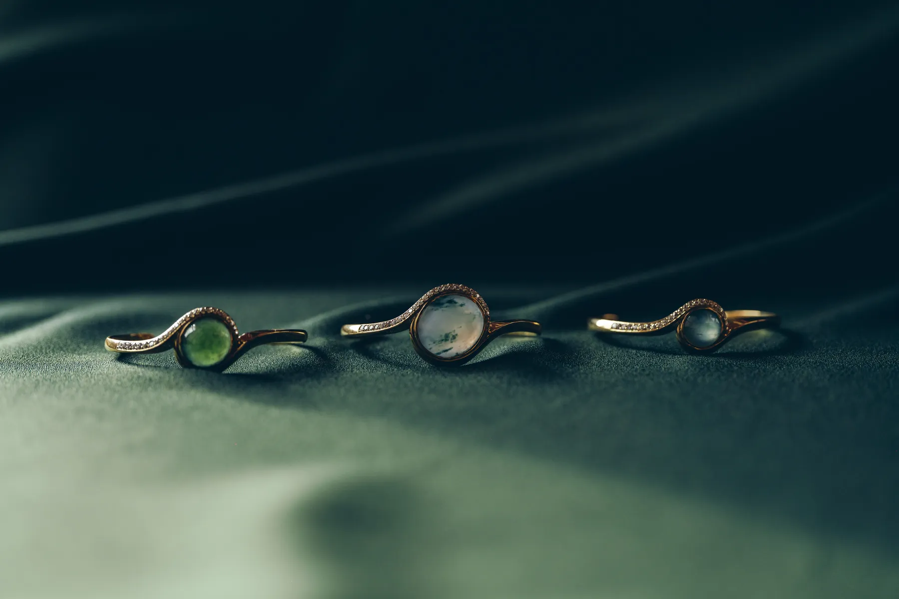 Yin & Yang — pavé diamonds and quiet space — detail